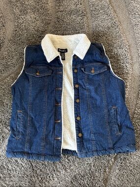Denim & CO size XL White Sherpa-Lined Denim Vest EUC